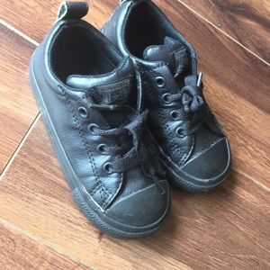 Black converse size 7 toddler